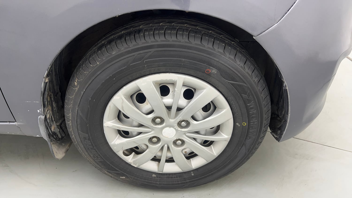 Used 2015 Hyundai i10 Magna 1.1 iRDE2 Petrol Manual tyres RIGHT FRONT TYRE RIM VIEW