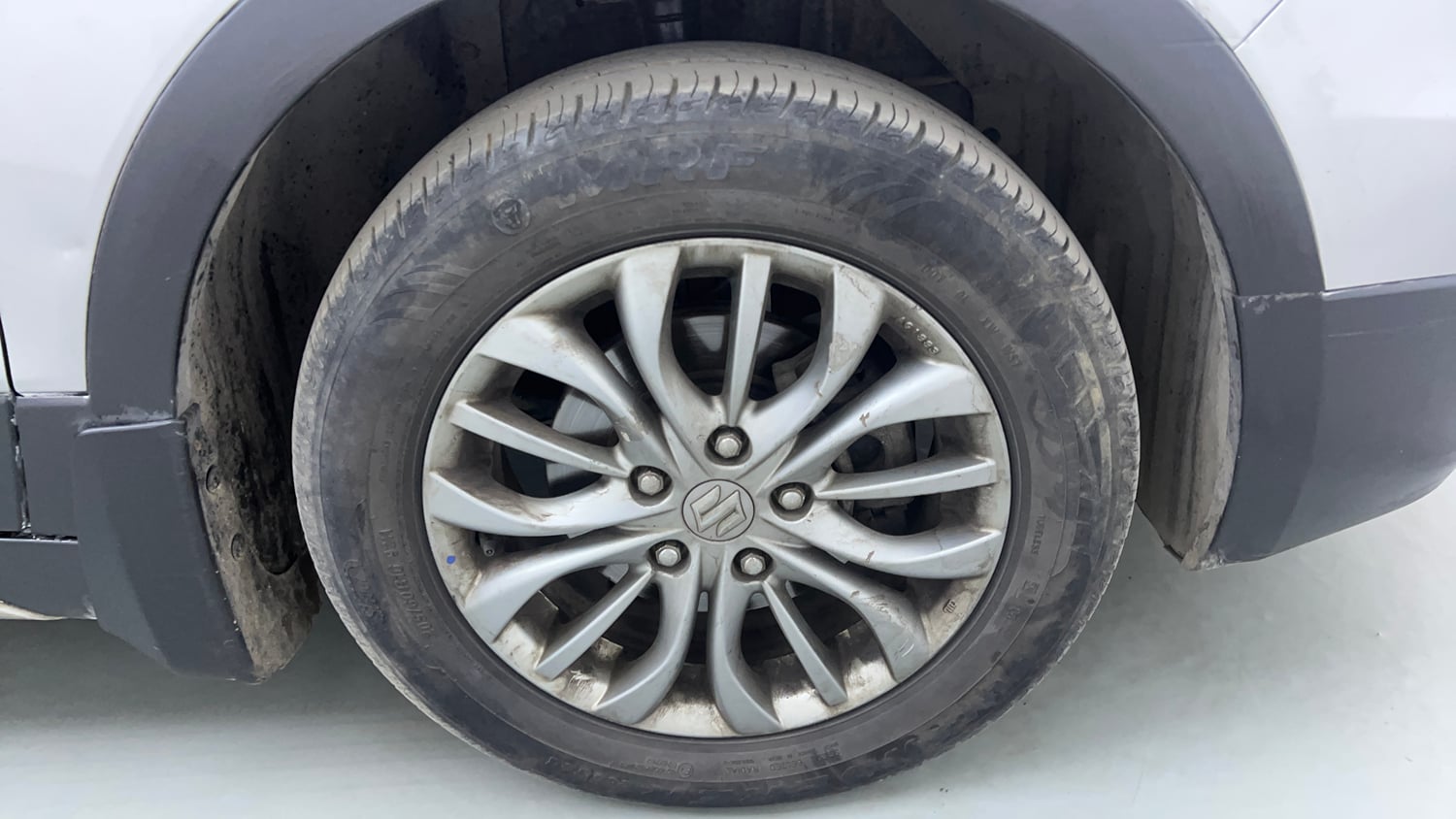 Used 2017 Maruti Suzuki S-Cross Zeta 1.3 Diesel Manual tyres RIGHT FRONT TYRE RIM VIEW