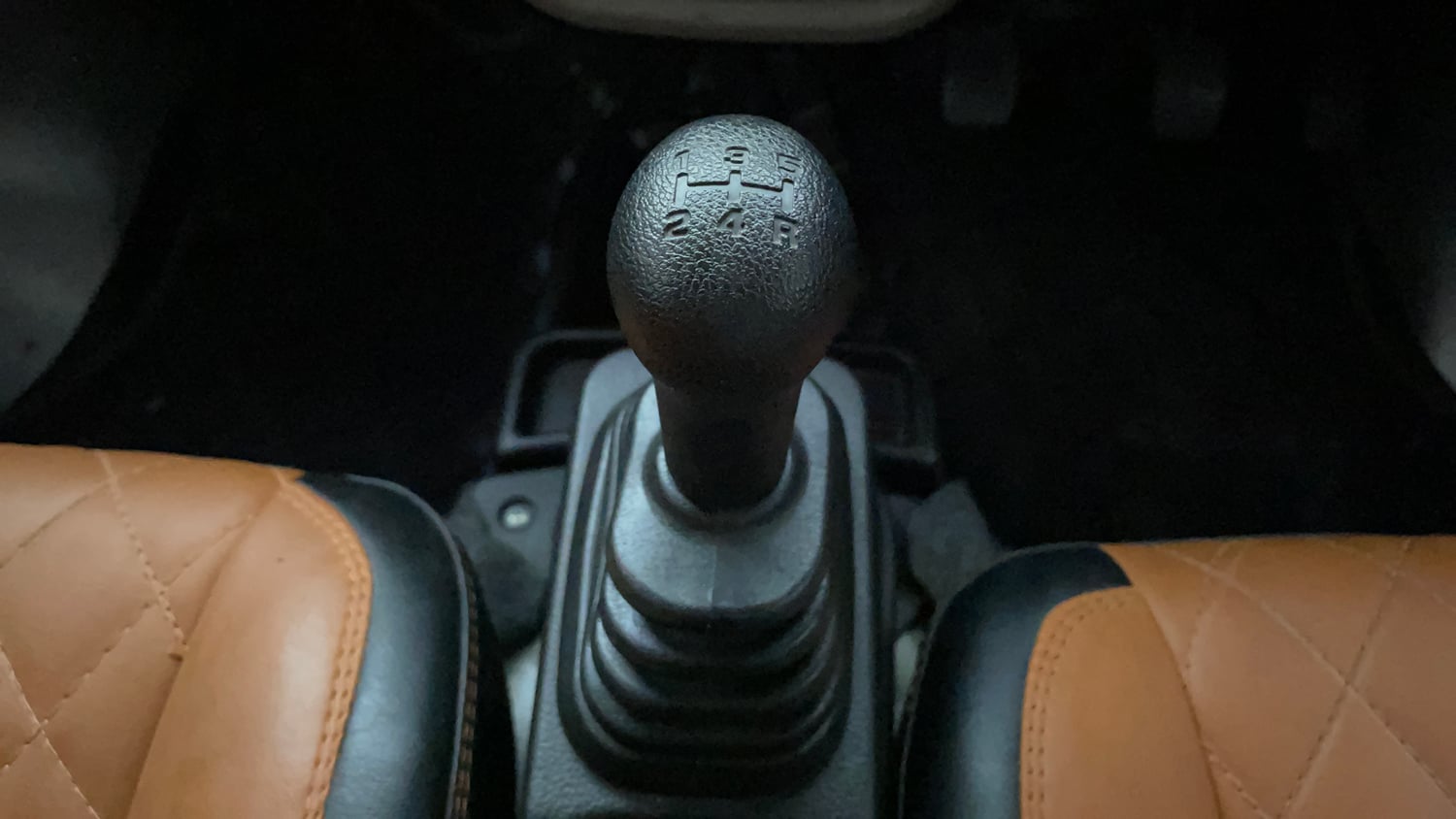 Used 2025 Maruti Suzuki Eeco 5 STR AC Petrol Manual interior GEAR  KNOB VIEW