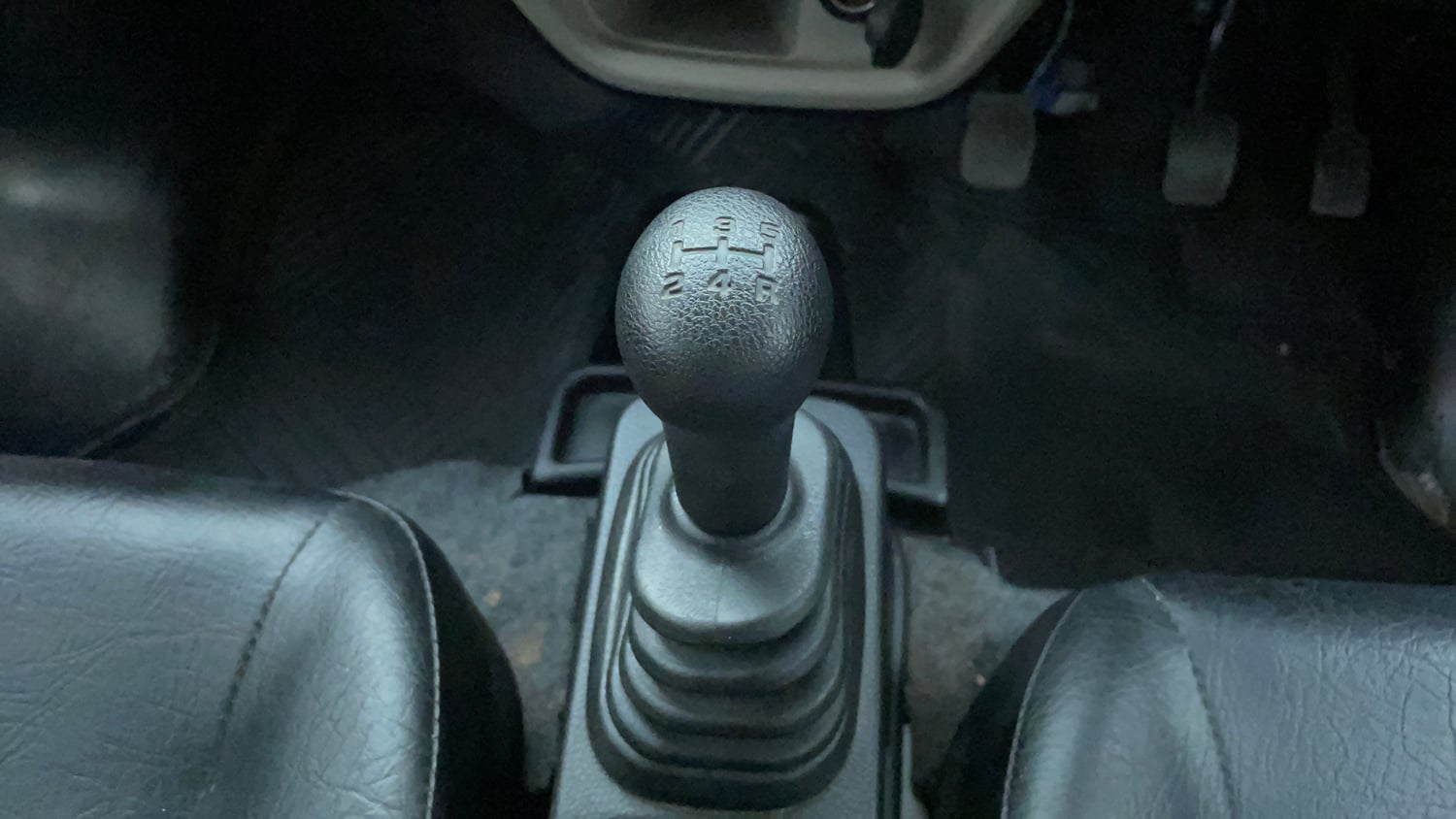 Used 2023 Maruti Suzuki Eeco 5 STR AC Petrol Manual interior GEAR  KNOB VIEW