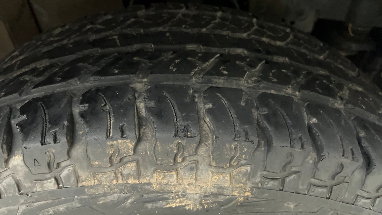 Used 2022 mahindra Thar LX Hard Top Petrol AT 4WD Petrol Automatic tyres RIGHT FRONT TYRE TREAD VIEW
