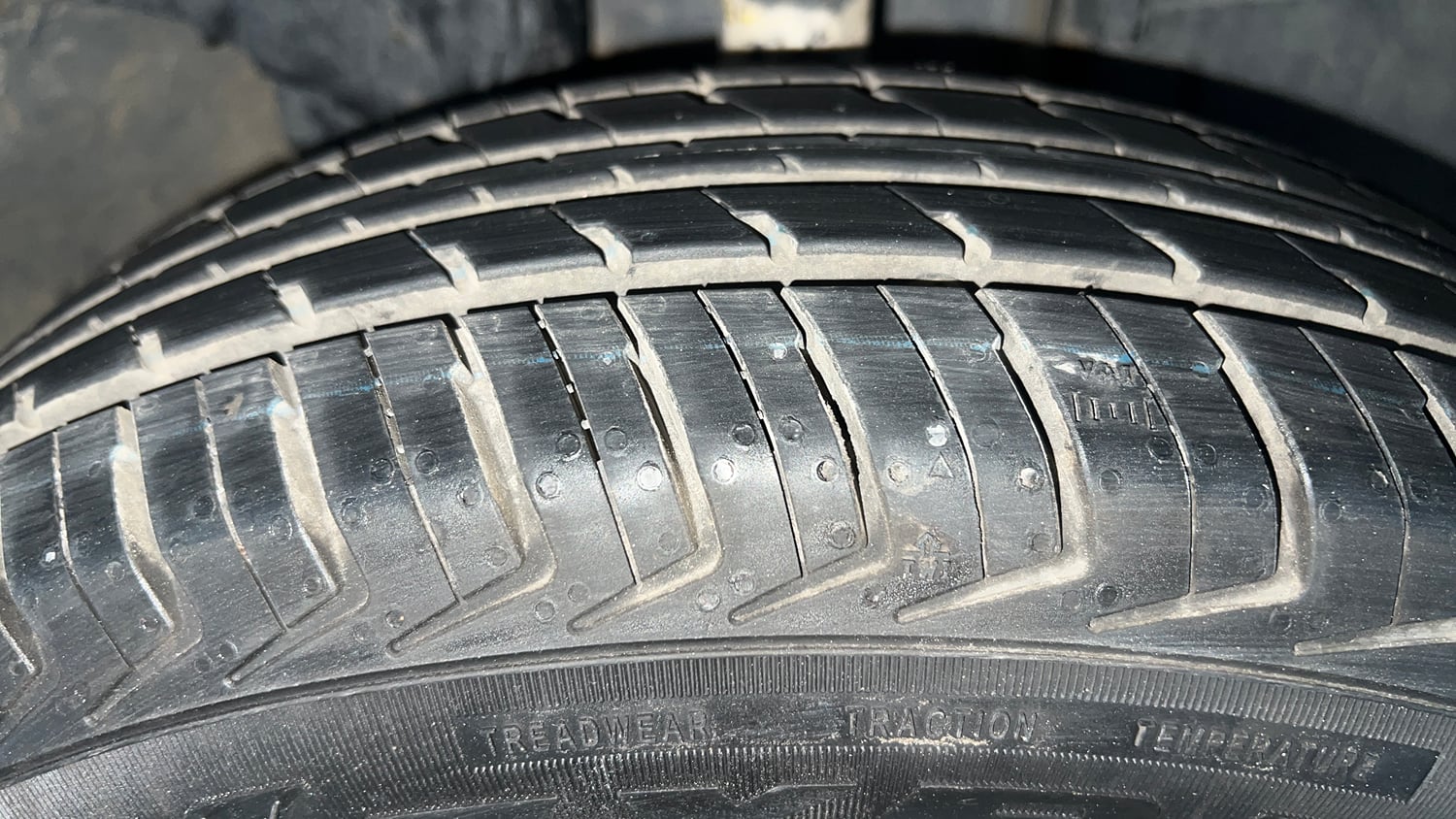 Used 2017 Renault Kwid CLIMBER 1.0 AMT Petrol Automatic tyres RIGHT FRONT TYRE TREAD VIEW