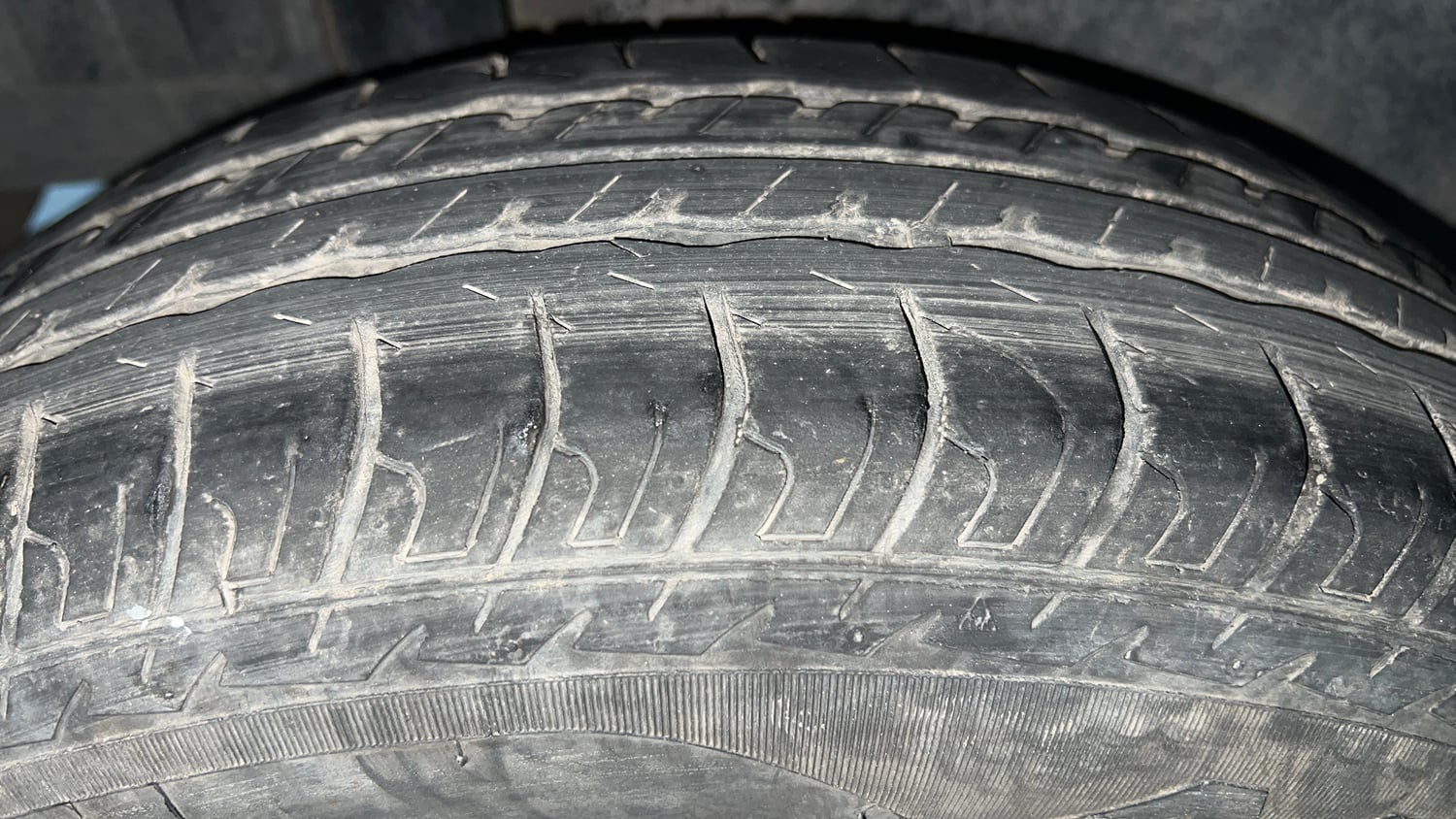 Used 2016 Maruti Suzuki Swift VXI (O) Petrol Manual tyres RIGHT REAR TYRE TREAD VIEW