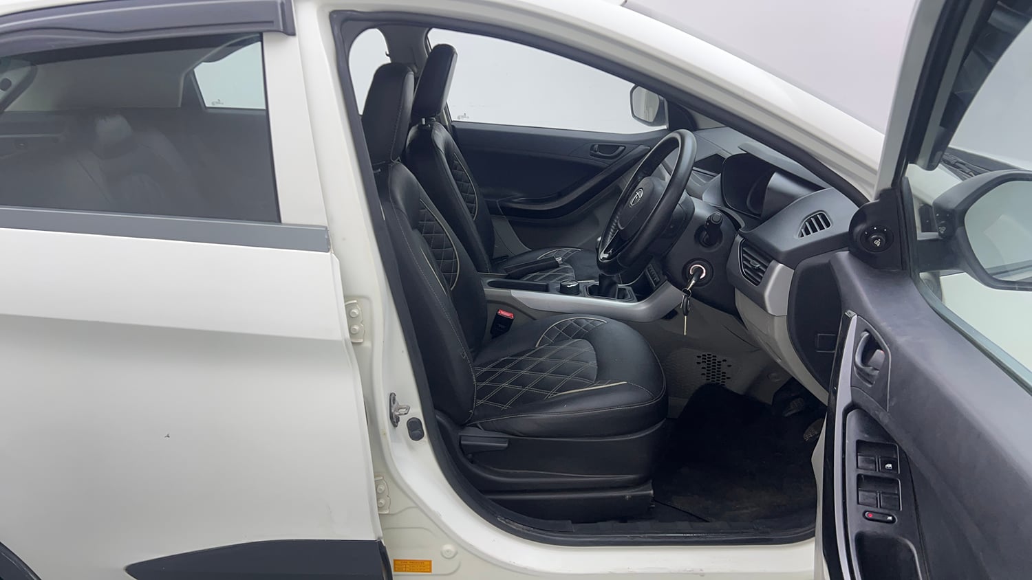 Used 2019 Tata Nexon XM Petrol Manual interior RIGHT SIDE FRONT DOOR CABIN VIEW