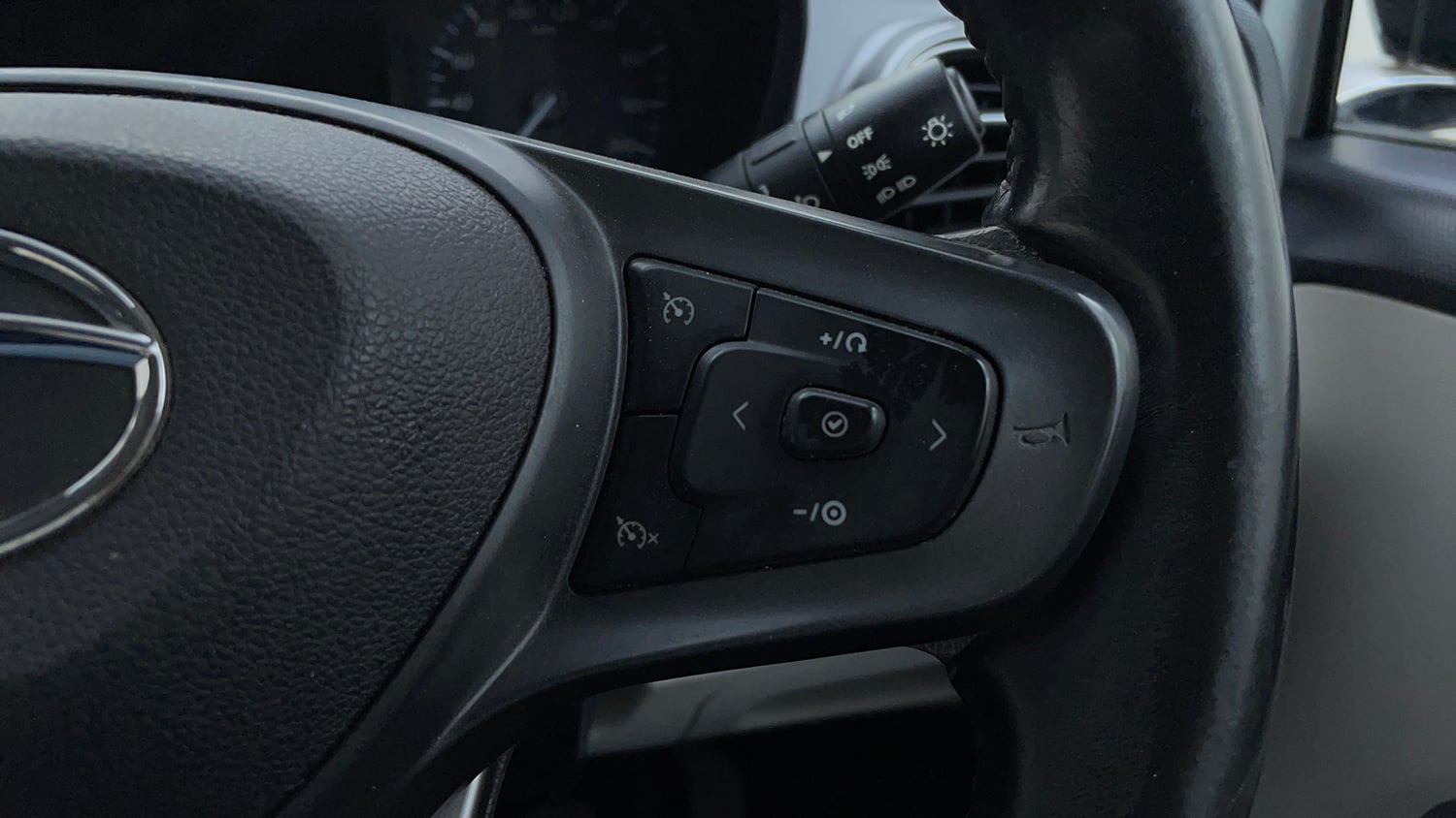 Used 2022 Tata Altroz XZ Plus Petrol Petrol Manual top_features Cruise control
