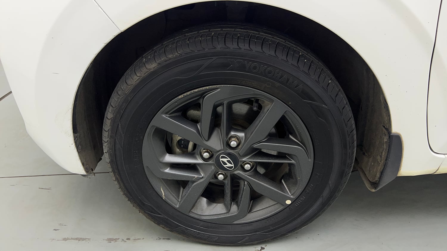 Used 2019 Hyundai Grand i10 Nios Sportz AMT 1.2 Kappa VTVT Petrol Automatic tyres LEFT FRONT TYRE RIM VIEW