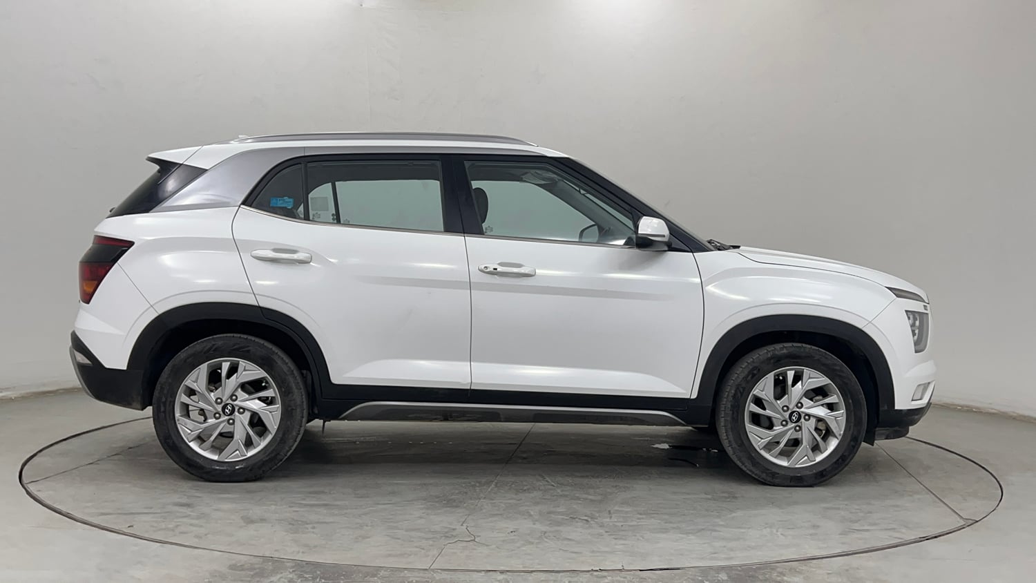 Used 2023 Hyundai Creta SX 1.5 Petrol Executive Petrol Manual exterior RIGHT SIDE VIEW