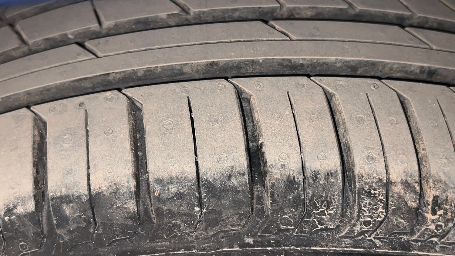 Used 2019 Maruti Suzuki Baleno Delta Petrol Manual tyres LEFT FRONT TYRE TREAD VIEW
