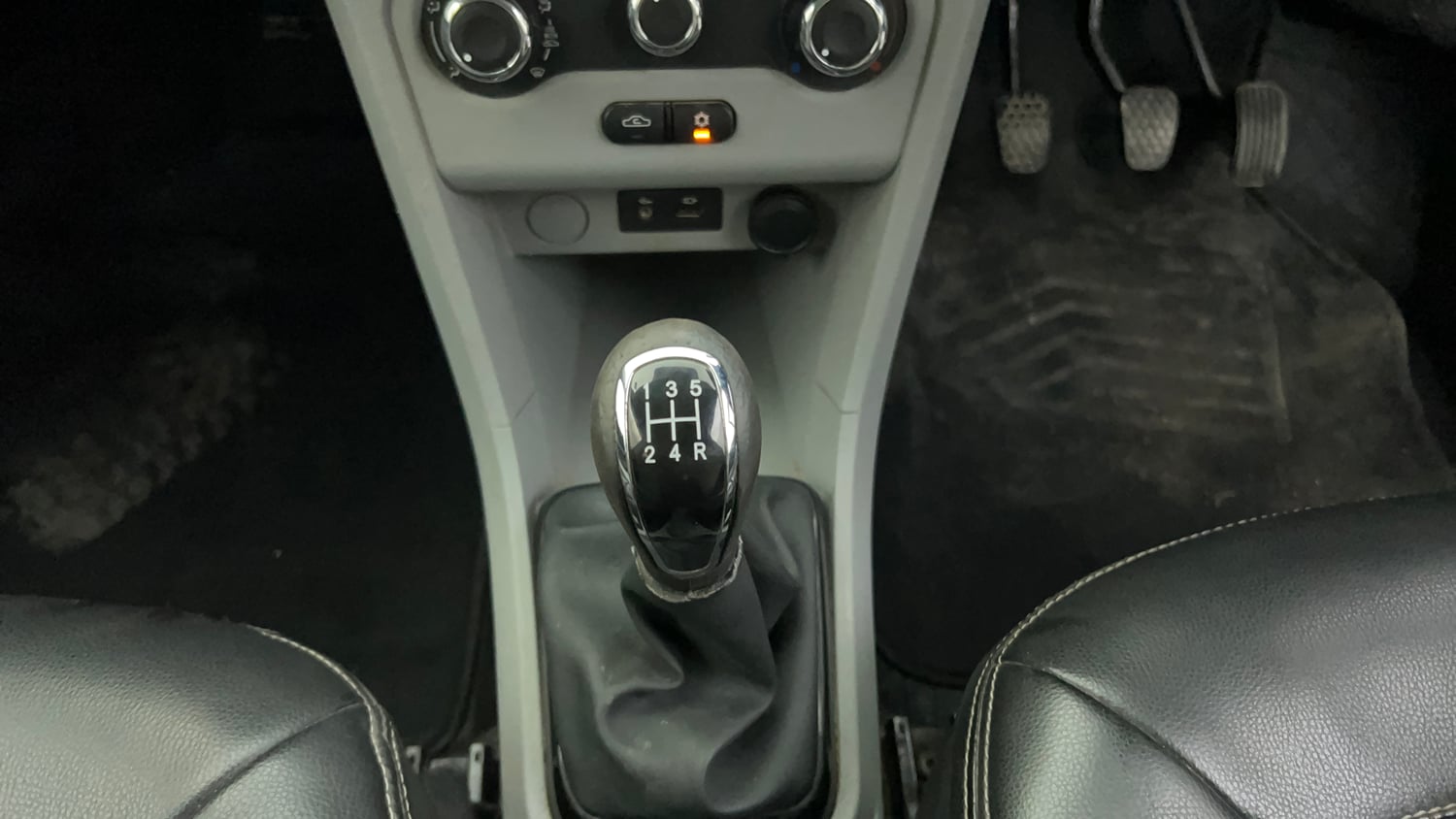 Used 2023 Tata Tiago XM CNG Cng Manual interior GEAR  KNOB VIEW