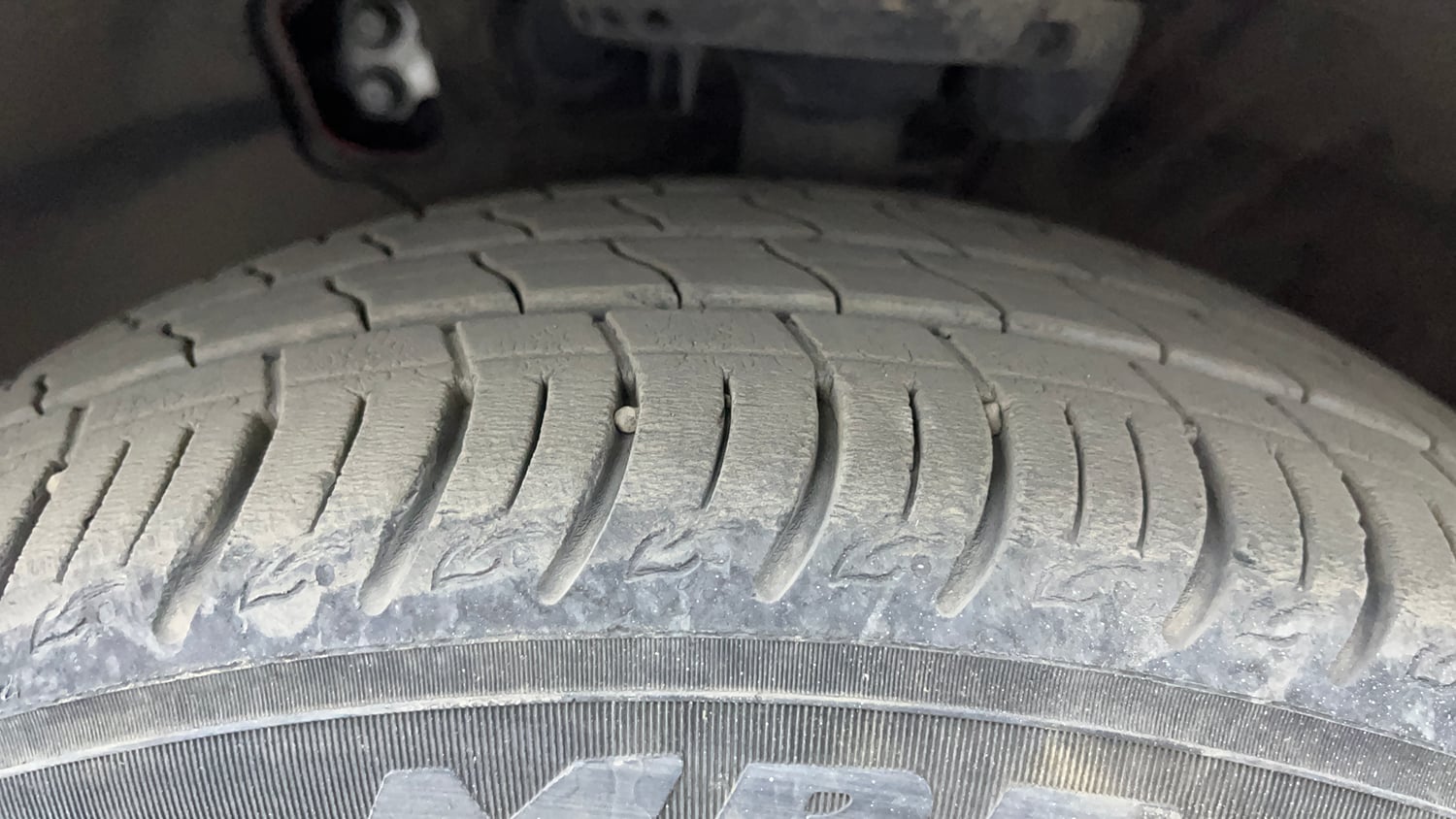 Used 2018 Hyundai Verna SX (O) 1.6 VTVT AT Petrol Automatic tyres LEFT FRONT TYRE TREAD VIEW