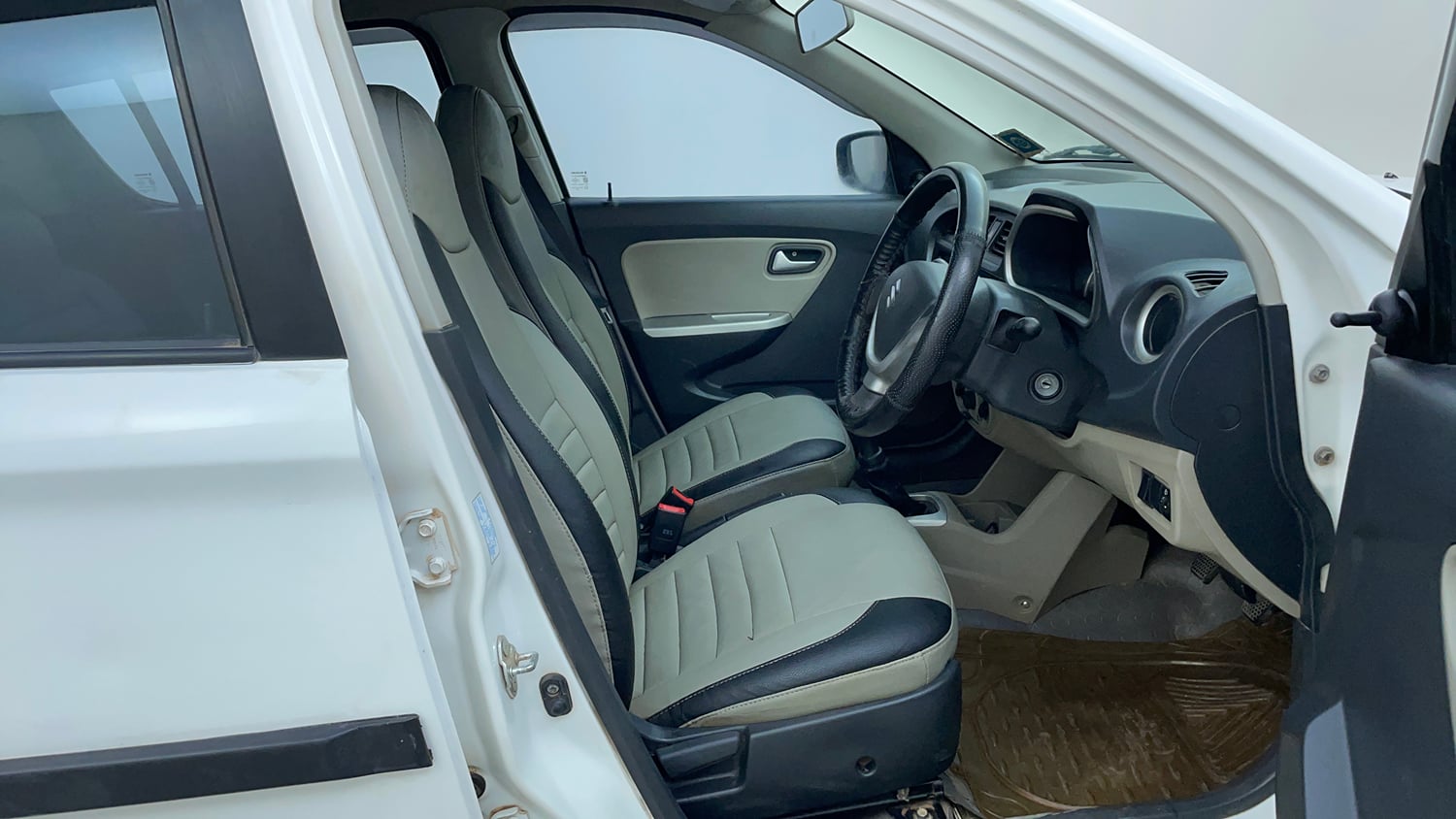 Used 2016 Maruti Suzuki Alto K10 VXi Petrol Manual interior RIGHT SIDE FRONT DOOR CABIN VIEW