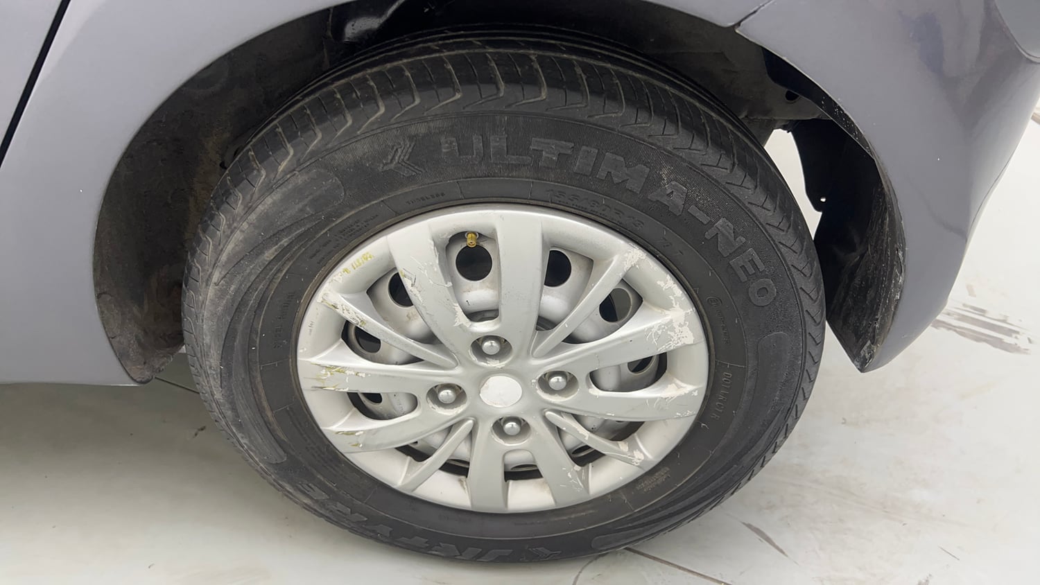 Used 2015 Hyundai i10 Magna 1.1 iRDE2 Petrol Manual tyres LEFT REAR TYRE RIM VIEW