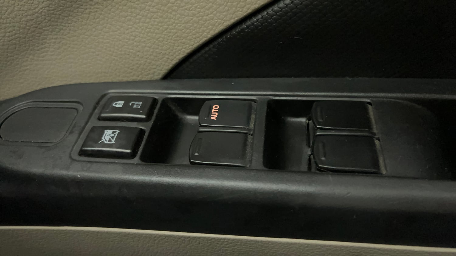 Used 2016 Maruti Suzuki Celerio VXi AMT Petrol Automatic top_features Power windows