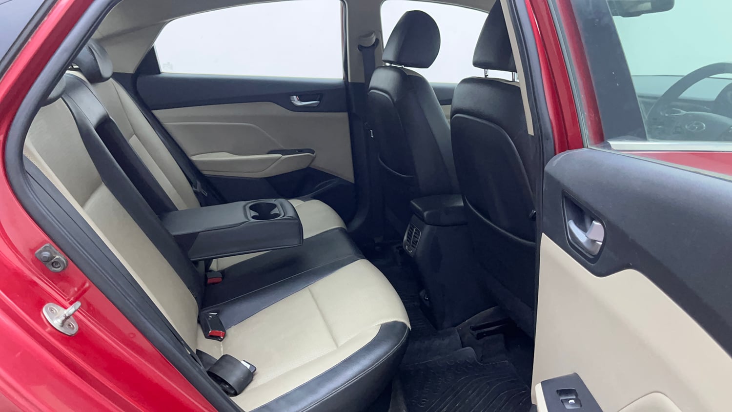 Used 2018 Hyundai Verna SX (O) 1.6 VTVT AT Petrol Automatic interior RIGHT SIDE REAR DOOR CABIN VIEW