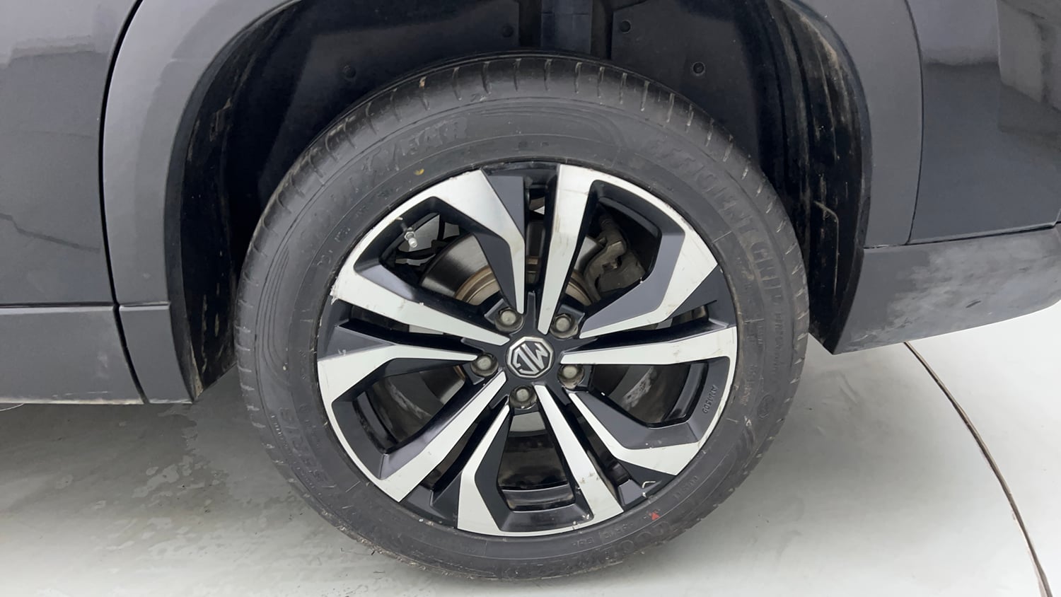 Used 2023 MG Motors Hector Savvy Pro 1.5 Turbo Petrol CVT Petrol Automatic tyres LEFT REAR TYRE RIM VIEW