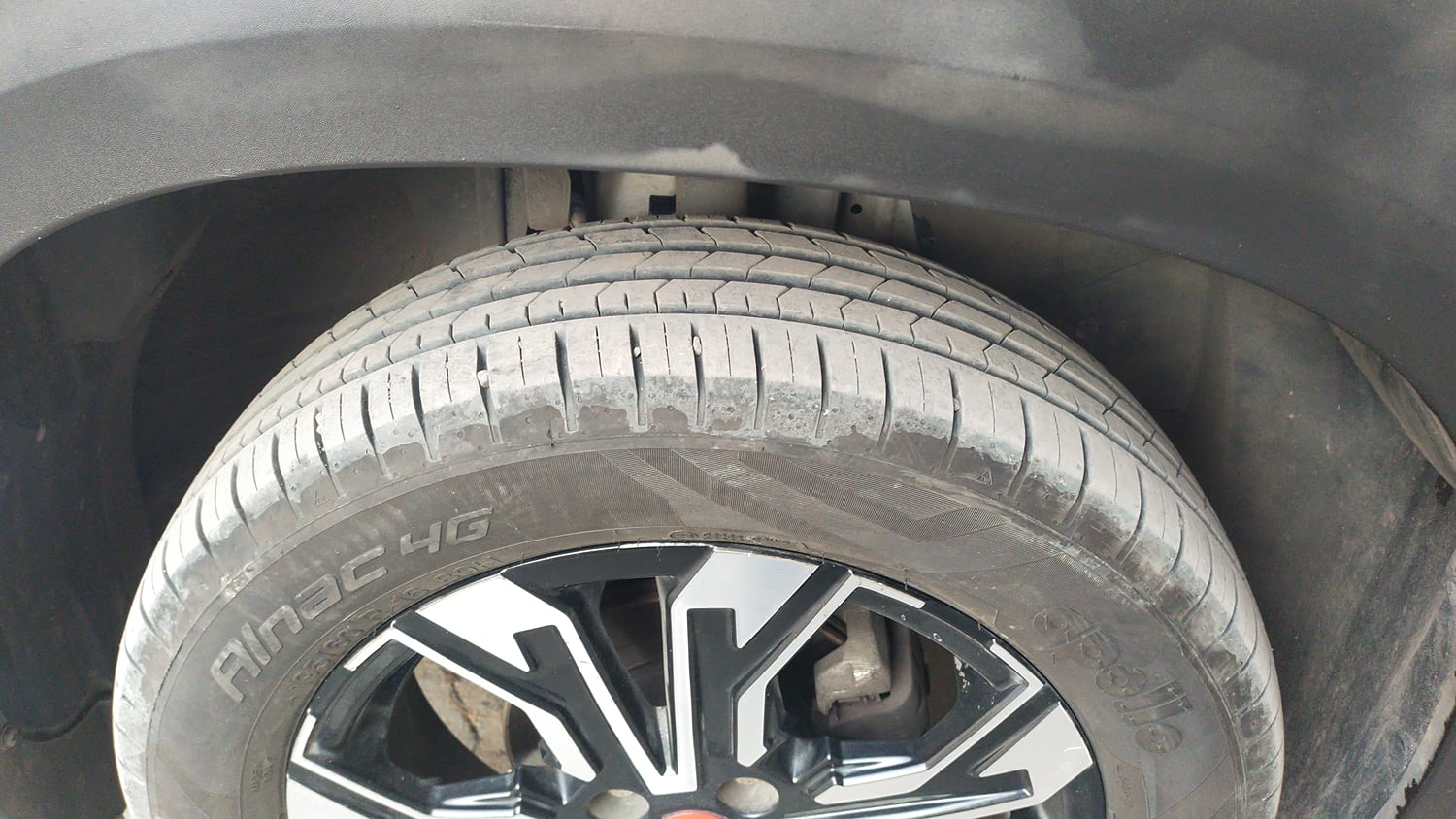 Used 2022 Renault Kiger RXZ Turbo CVT Dual Tone Petrol Automatic tyres RIGHT FRONT TYRE TREAD VIEW