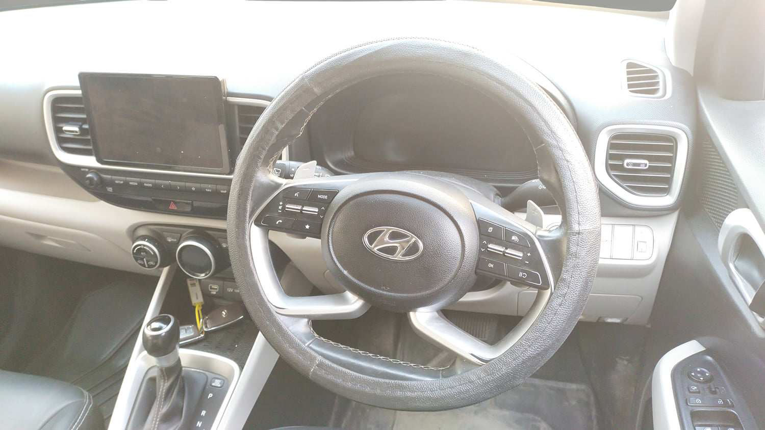 Used 2023 Hyundai Venue SX (O) 1.0 Turbo DCT Petrol Automatic interior STEERING VIEW