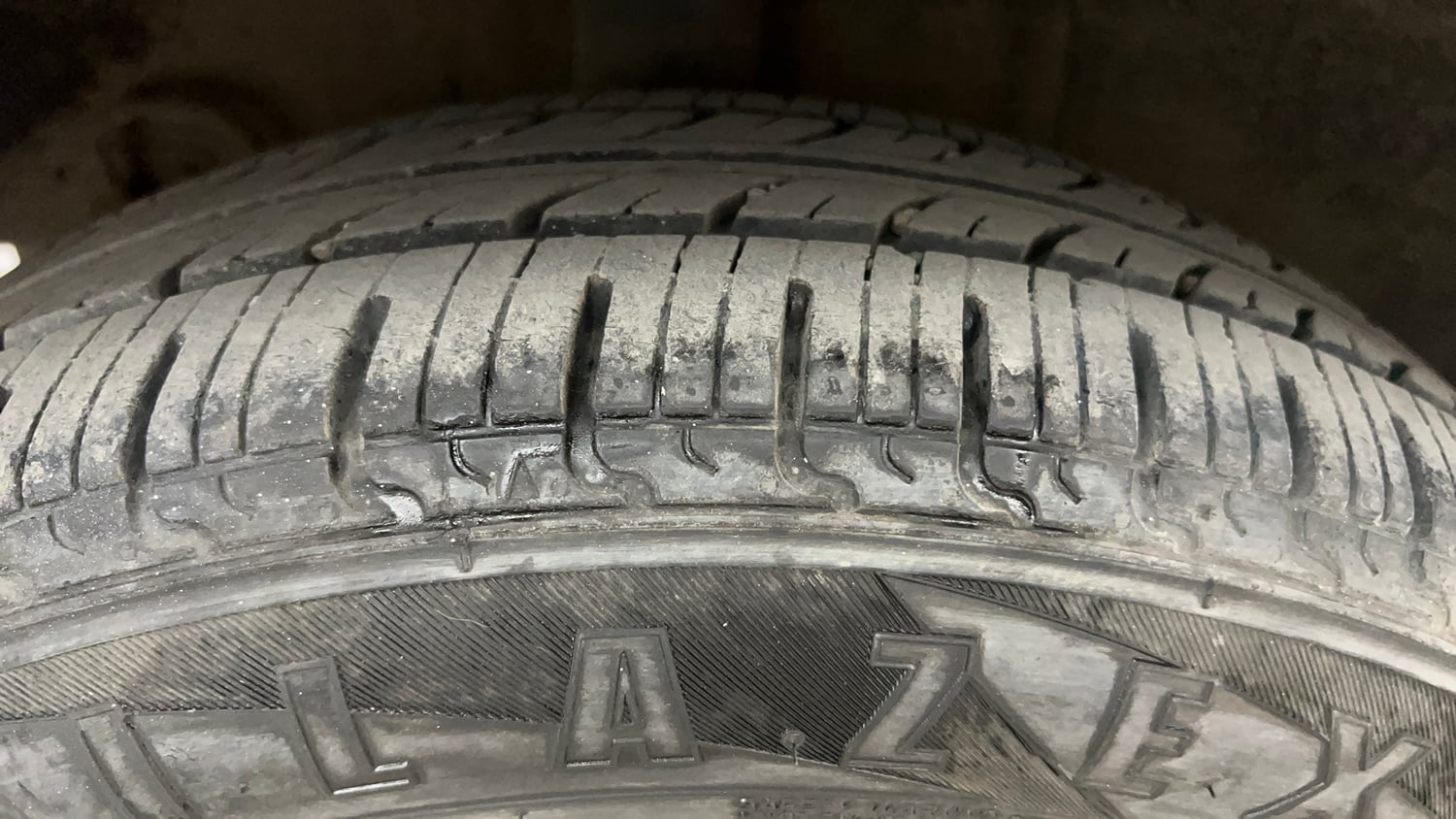 Used 2018 Hyundai Grand i10 Asta 1.2 Kappa VTVT Petrol Manual tyres RIGHT REAR TYRE TREAD VIEW