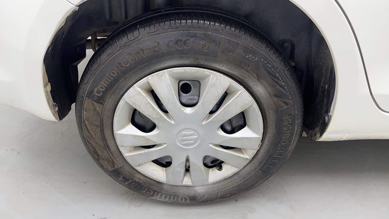 Used 2015 Maruti Suzuki Swift Dzire VXI Petrol Manual tyres RIGHT REAR TYRE RIM VIEW