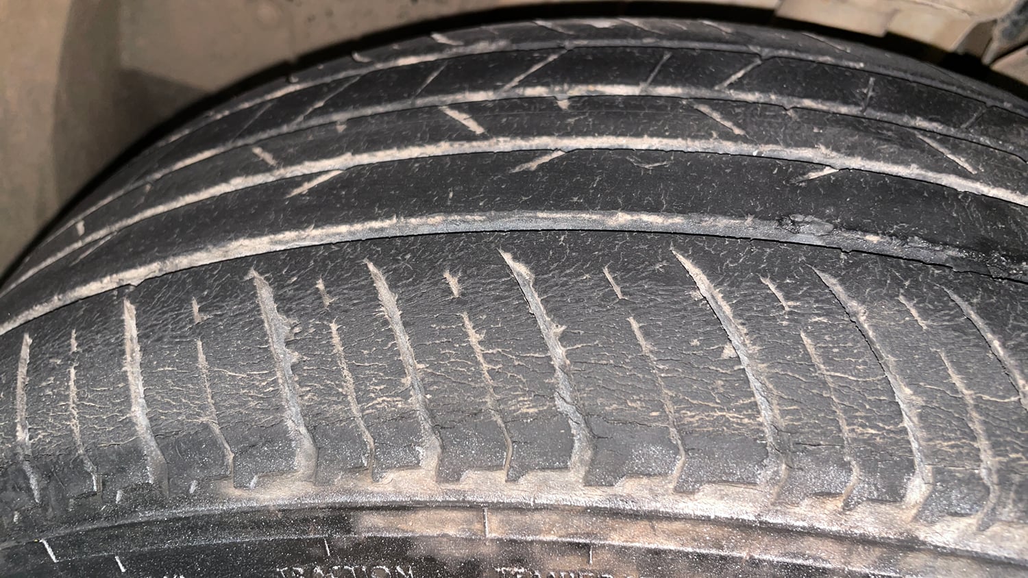 Used 2021 Renault Kiger RXZ Turbo CVT Dual Tone Petrol Automatic tyres LEFT FRONT TYRE TREAD VIEW
