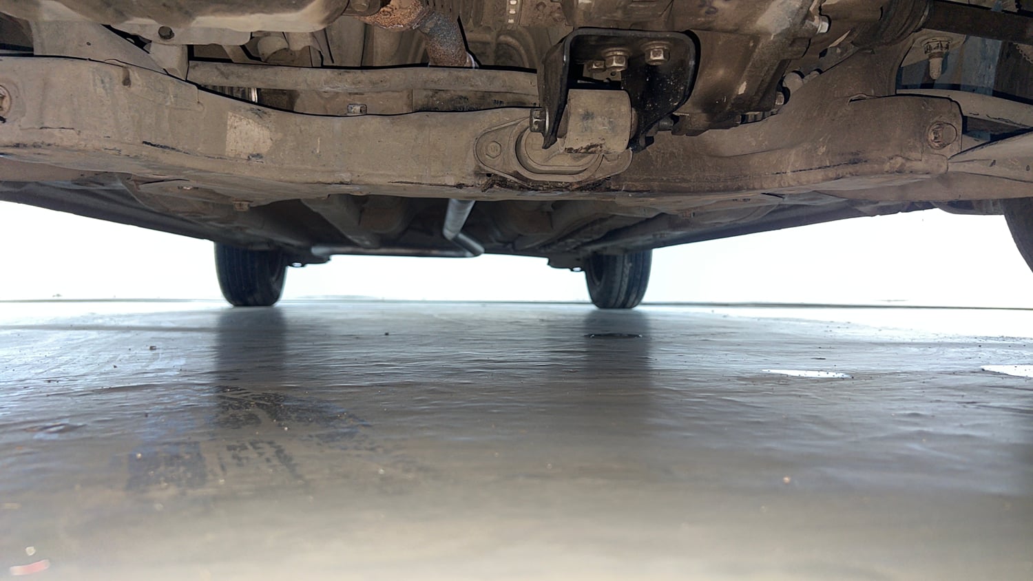 Used 2017 Hyundai Elite i20 Sportz 1.2 Petrol Manual extra FRONT LEFT UNDERBODY VIEW