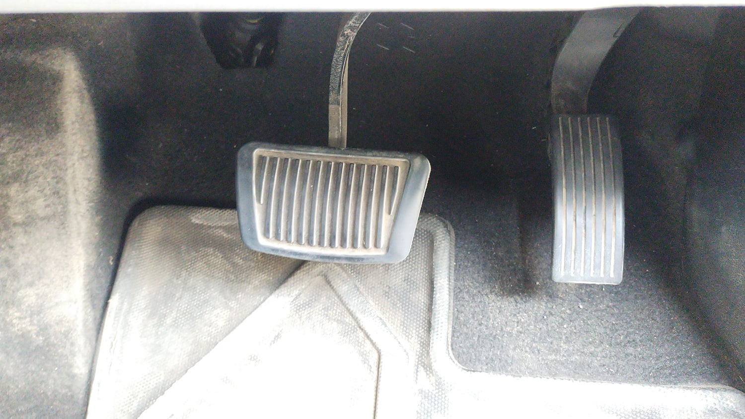 Used 2023 Hyundai Venue SX (O) 1.0 Turbo DCT Petrol Automatic interior PEDALS VIEW