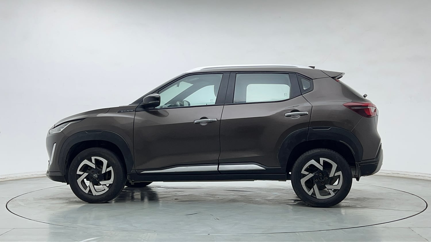 Used 2022 Nissan Magnite XV Petrol Manual exterior LEFT SIDE VIEW