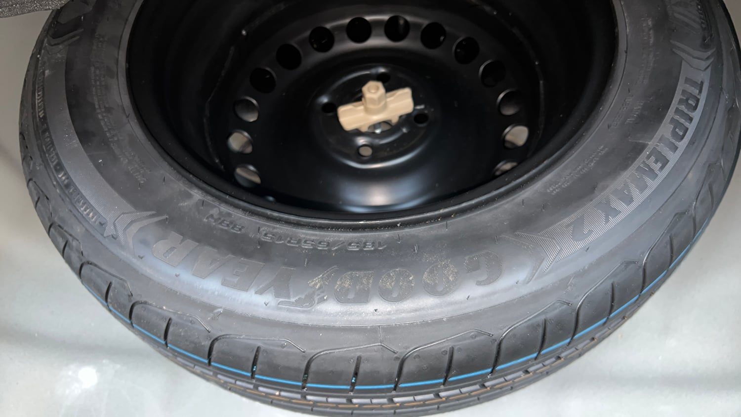 Used 2023 Hyundai Verna SX (O) 1.5 Petrol IVT Petrol Automatic tyres SPARE TYRE VIEW