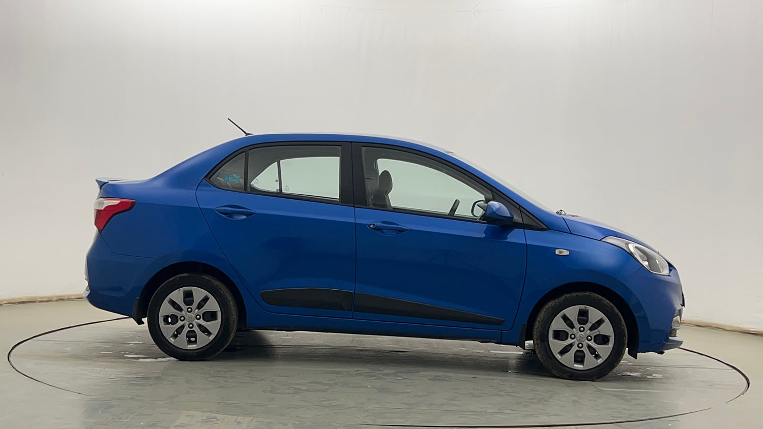 Used 2019 Hyundai Xcent S Petrol Manual exterior RIGHT SIDE VIEW