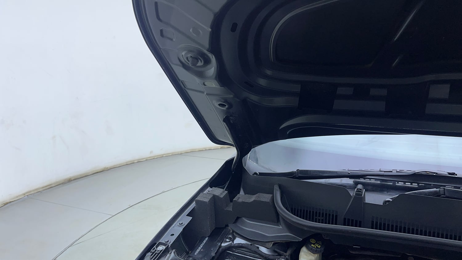 Used 2023 Skoda Kushaq Style 1.0L TSI MT Petrol Manual engine ENGINE RIGHT SIDE HINGE & APRON VIEW
