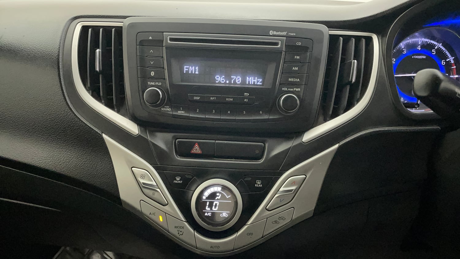 Used 2017 Maruti Suzuki Baleno Delta 1.2 Petrol Manual top_features Integrated (in-dash) music system