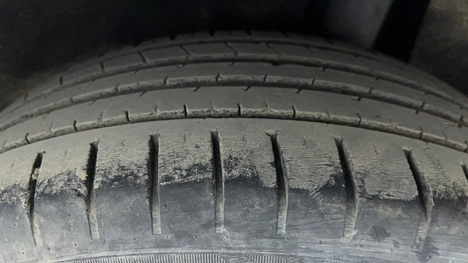 Used 2016 Maruti Suzuki Baleno Alpha 1.2 Petrol Manual tyres LEFT REAR TYRE TREAD VIEW