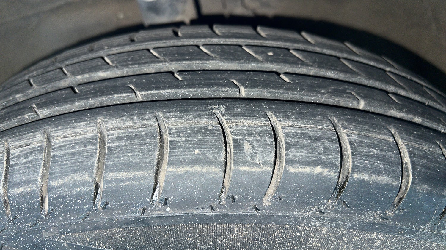 Used 2016 Maruti Suzuki Wagon R LXI Petrol Manual tyres LEFT FRONT TYRE TREAD VIEW
