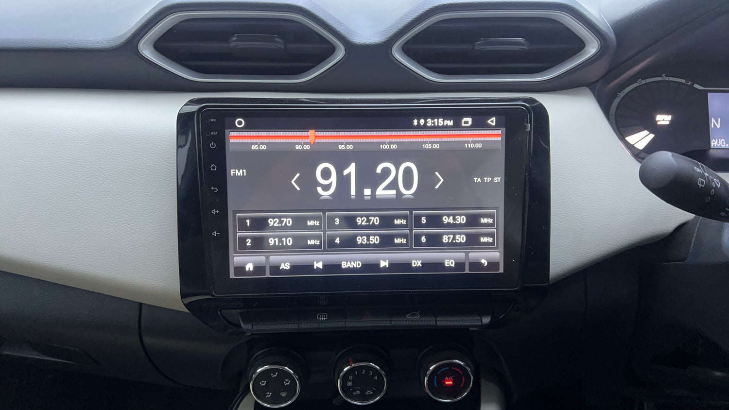 Used 2024 Nissan Magnite XE AMT Petrol Automatic interior MUSIC SYSTEM & AC CONTROL VIEW