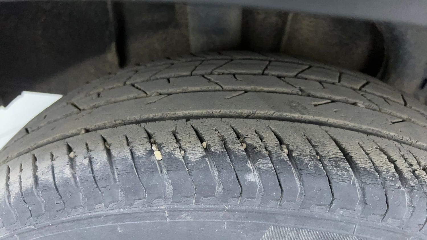 Used 2023 Nissan Magnite XV Premium Turbo CVT Dual Tone Petrol Automatic tyres RIGHT REAR TYRE TREAD VIEW