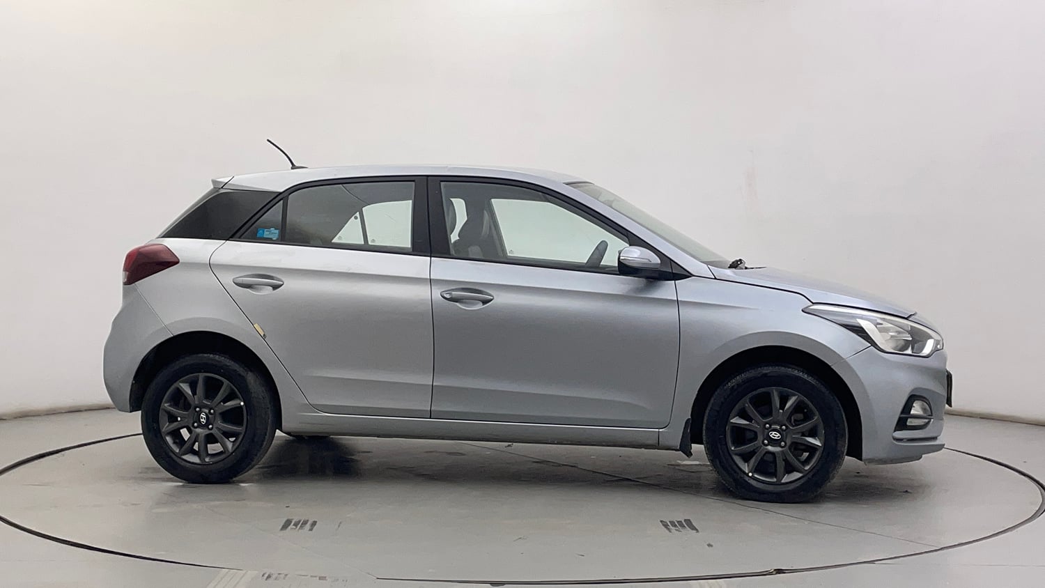 Used 2020 Hyundai Elite i20 Sportz Plus 1.2 Petrol Manual exterior RIGHT SIDE VIEW