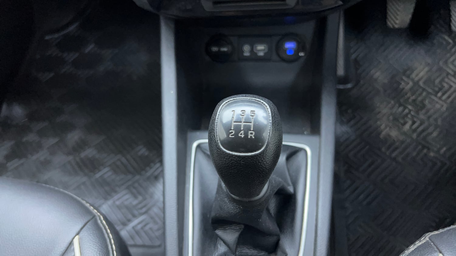 Used 2018 Hyundai Elite i20 Asta 1.2 Petrol Manual interior GEAR  KNOB VIEW