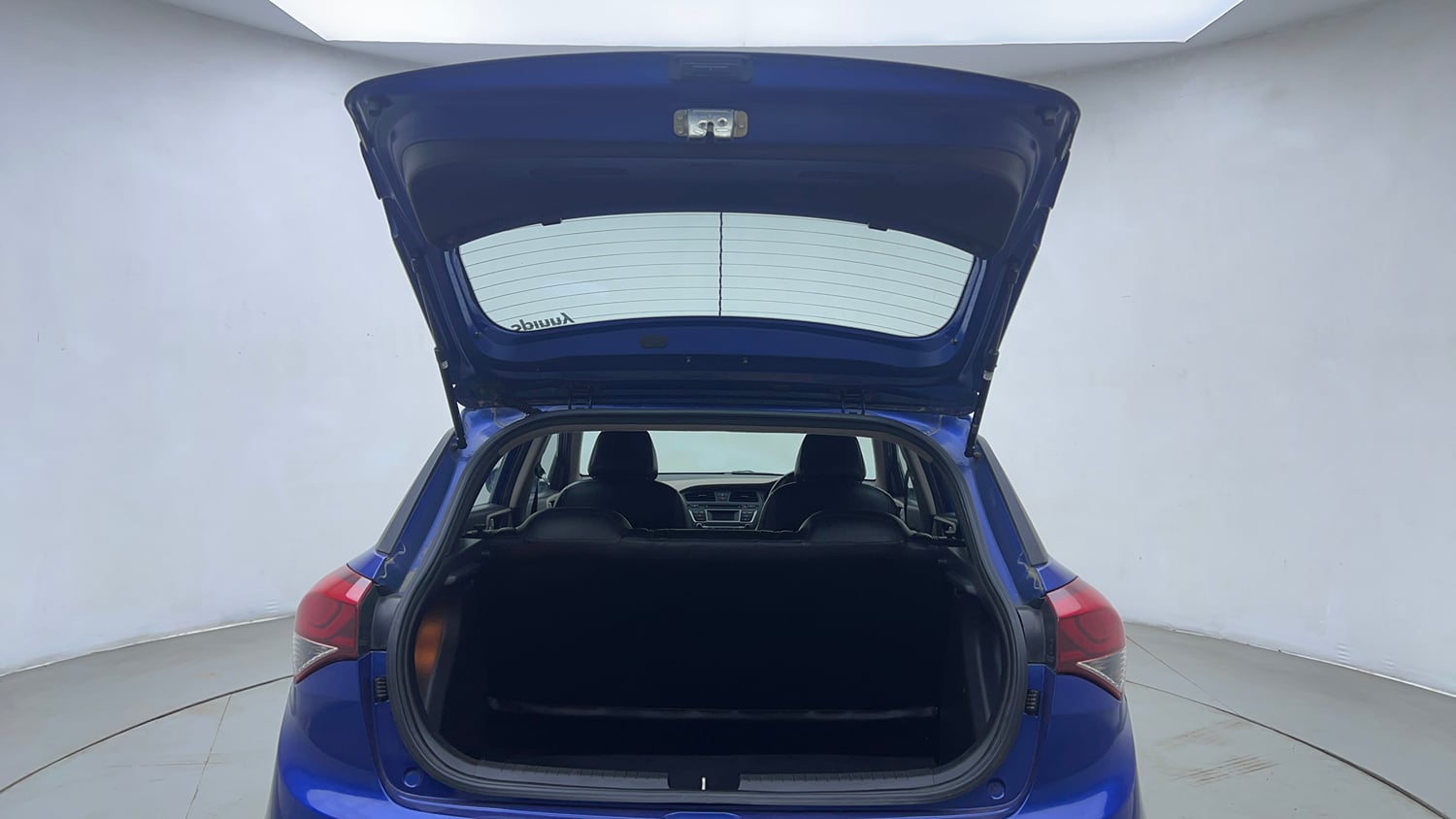 Used 2015 Hyundai Elite i20 Sportz 1.2 Petrol Manual interior DICKY DOOR OPEN VIEW