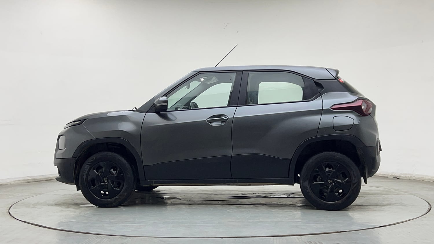 Used 2022 Tata Punch Adventure MT Petrol Manual exterior LEFT SIDE VIEW