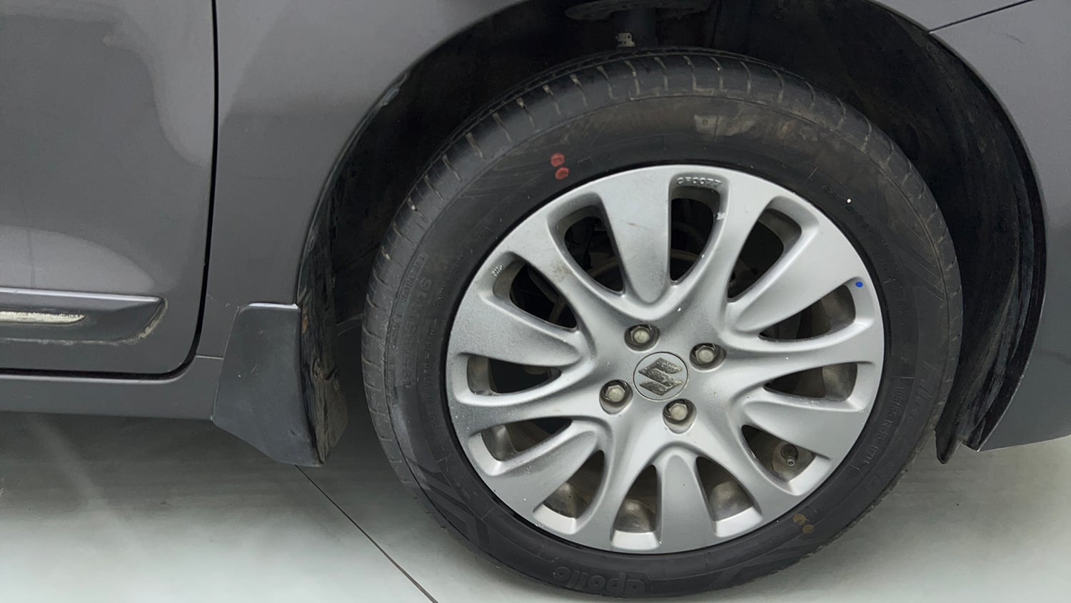 Used 2018 Maruti Suzuki Baleno Zeta 1.2 AT Petrol Automatic tyres RIGHT FRONT TYRE RIM VIEW