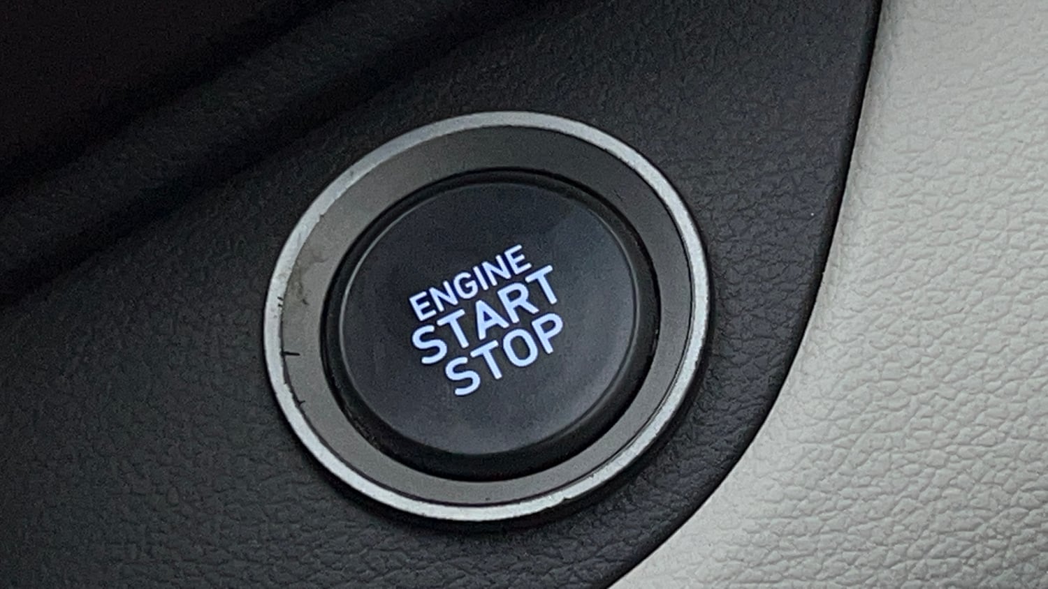 Used 2021 Hyundai Aura SX Plus 1.2 AMT Petrol Petrol Automatic top_features Keyless start