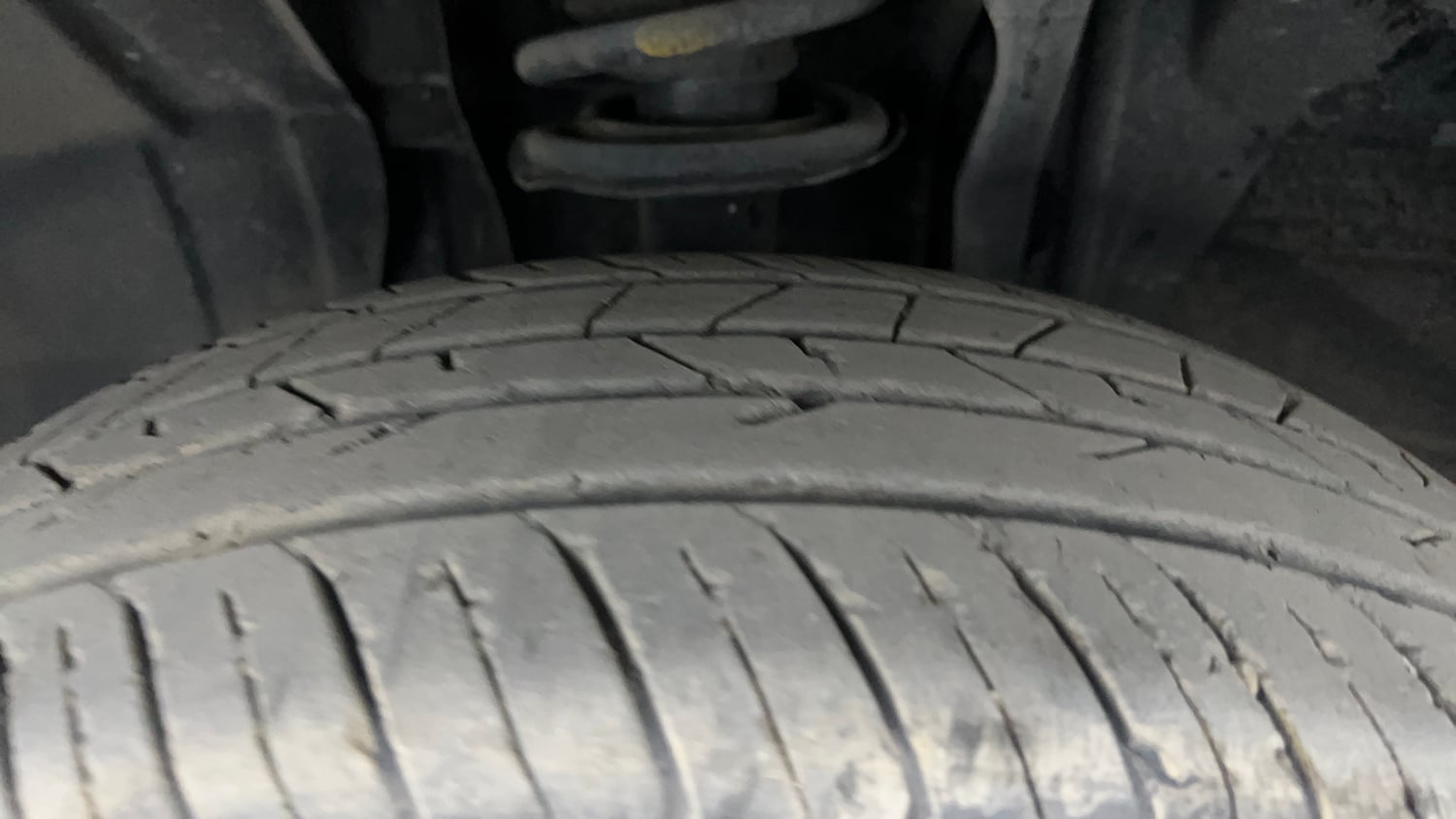 Used 2024 Nissan Magnite XE AMT Petrol Automatic tyres LEFT FRONT TYRE TREAD VIEW