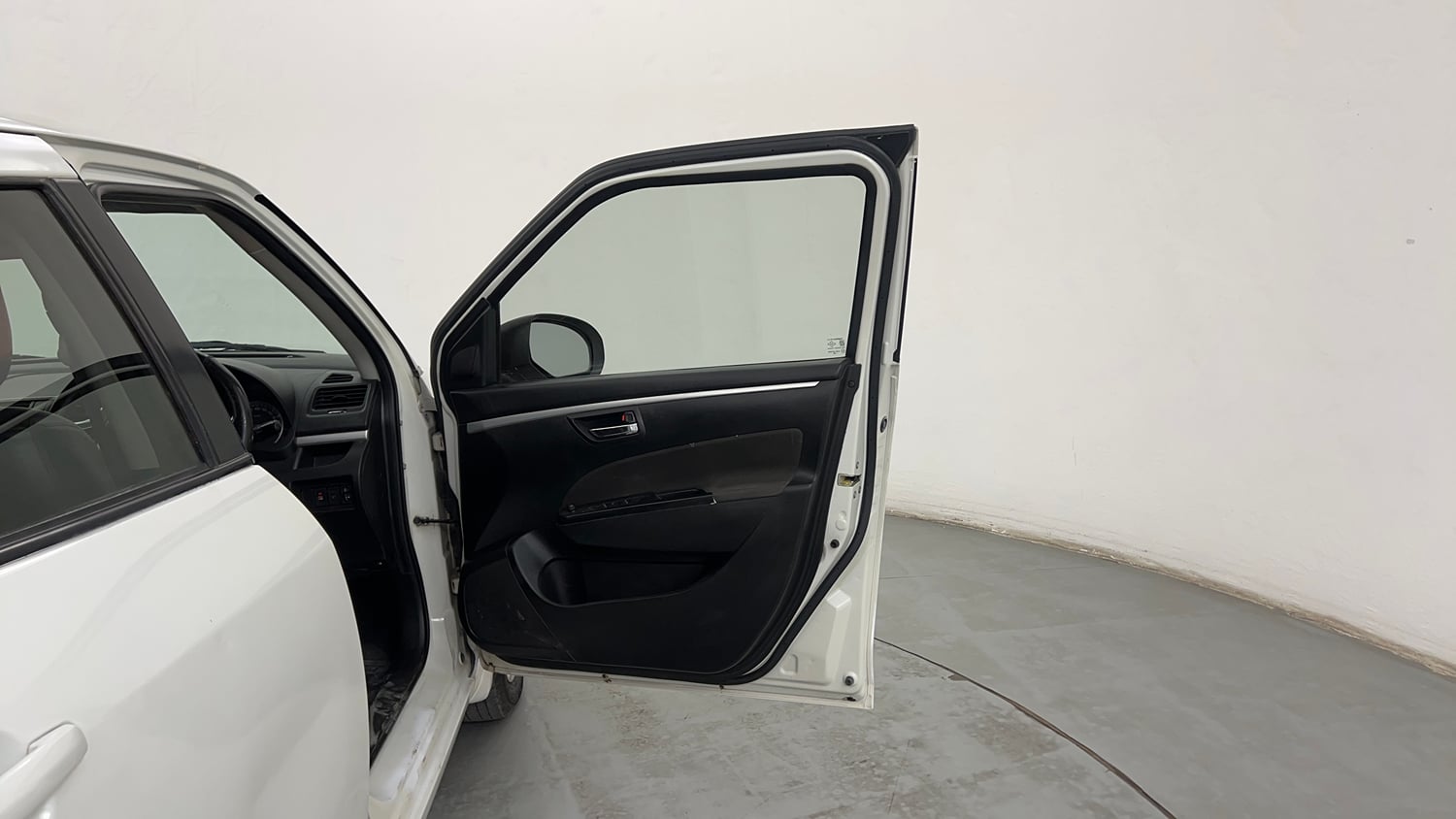 Used 2014 Maruti Suzuki Swift ZXi Petrol Manual interior RIGHT FRONT DOOR OPEN VIEW