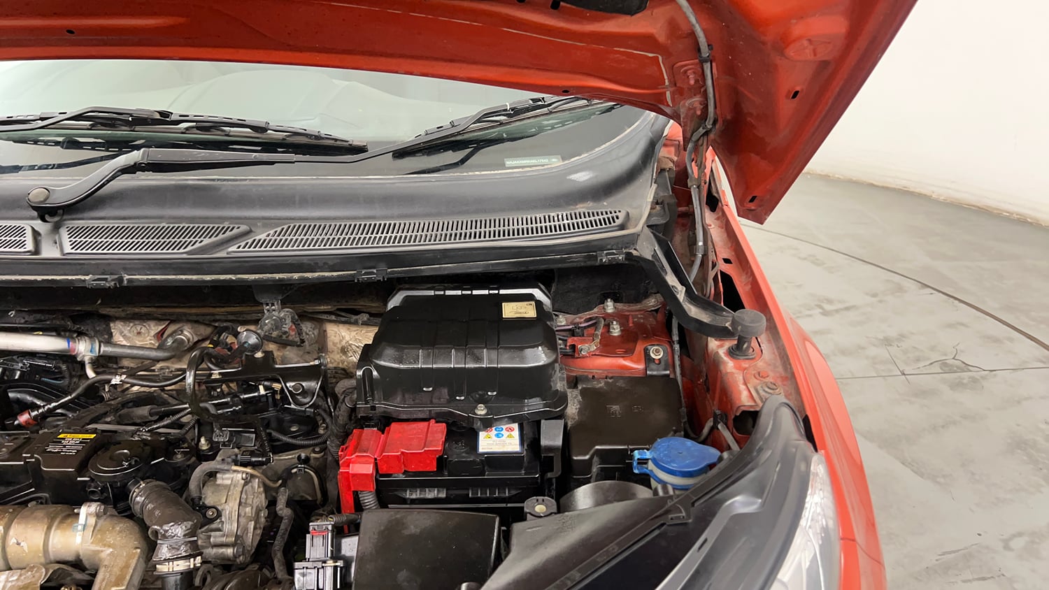 Used 2014 Ford EcoSport Ambiente 1.5 TDCi Diesel Manual engine ENGINE LEFT SIDE HINGE & APRON VIEW