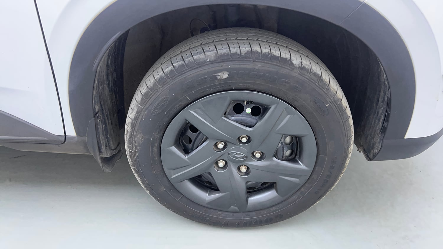 Used 2025 Hyundai Venue SX 1.2 Petrol Petrol Manual tyres RIGHT FRONT TYRE RIM VIEW