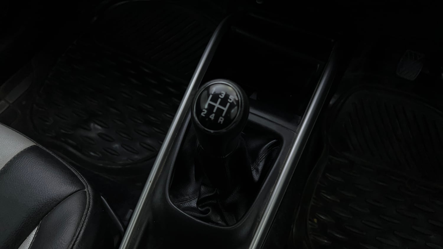 Used 2016 Maruti Suzuki Baleno Alpha 1.2 Petrol Manual interior GEAR  KNOB VIEW