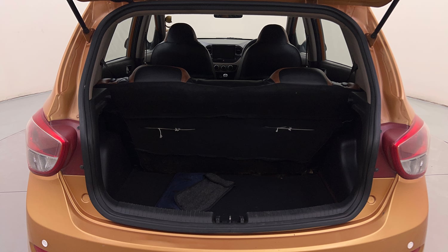 Used 2013 Hyundai Grand i10 Sportz 1.2 Kappa VTVT Petrol Manual interior DICKY INSIDE VIEW
