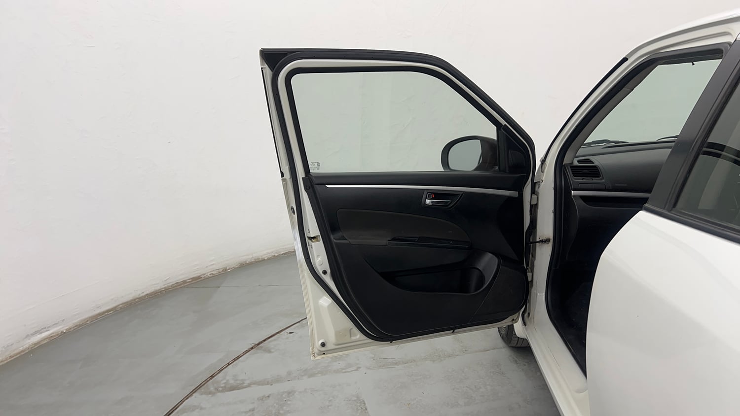 Used 2014 Maruti Suzuki Swift ZXi Petrol Manual interior LEFT FRONT DOOR OPEN VIEW