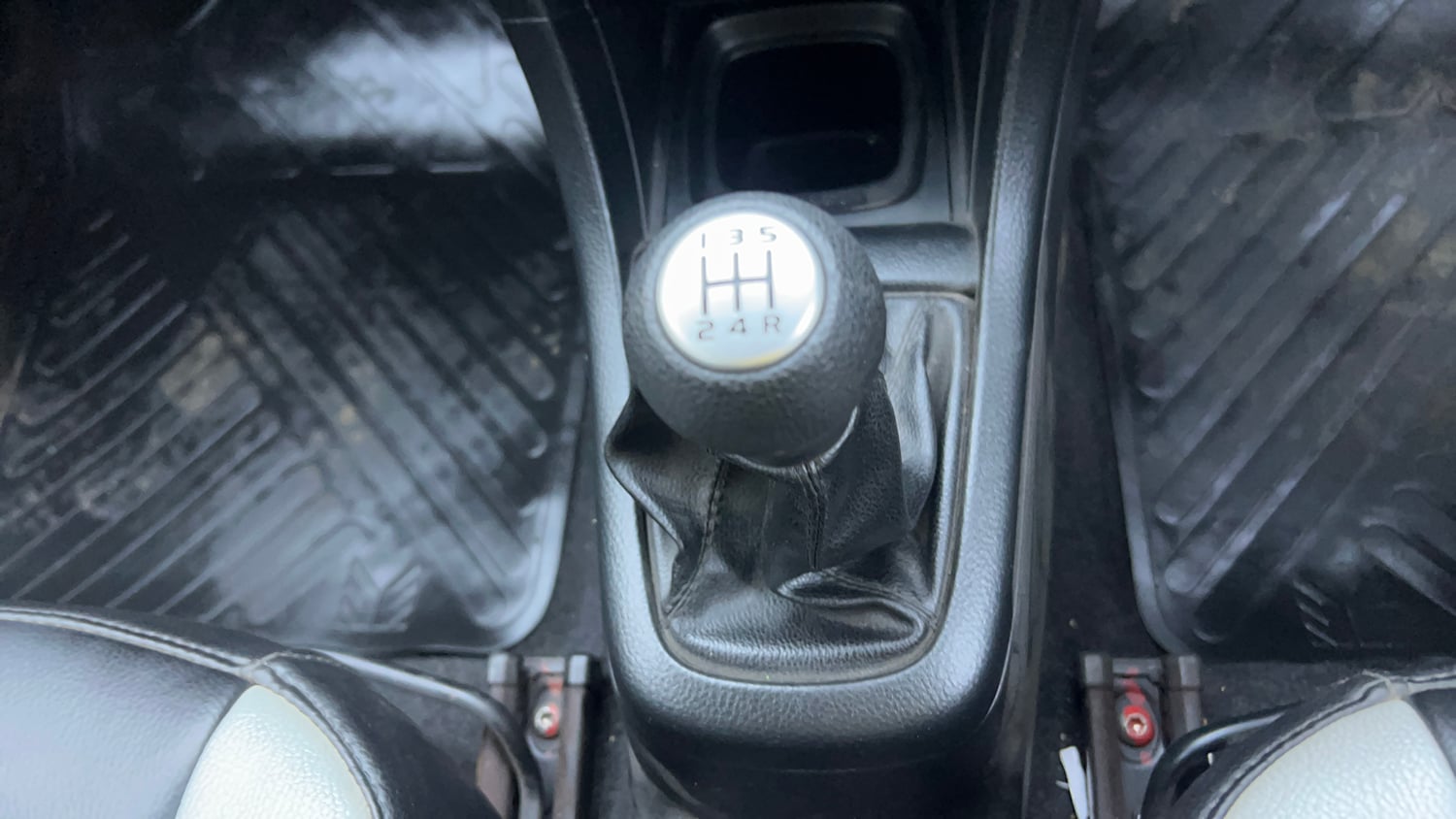 Used 2012 Maruti Suzuki Swift VXi Petrol Manual interior GEAR  KNOB VIEW