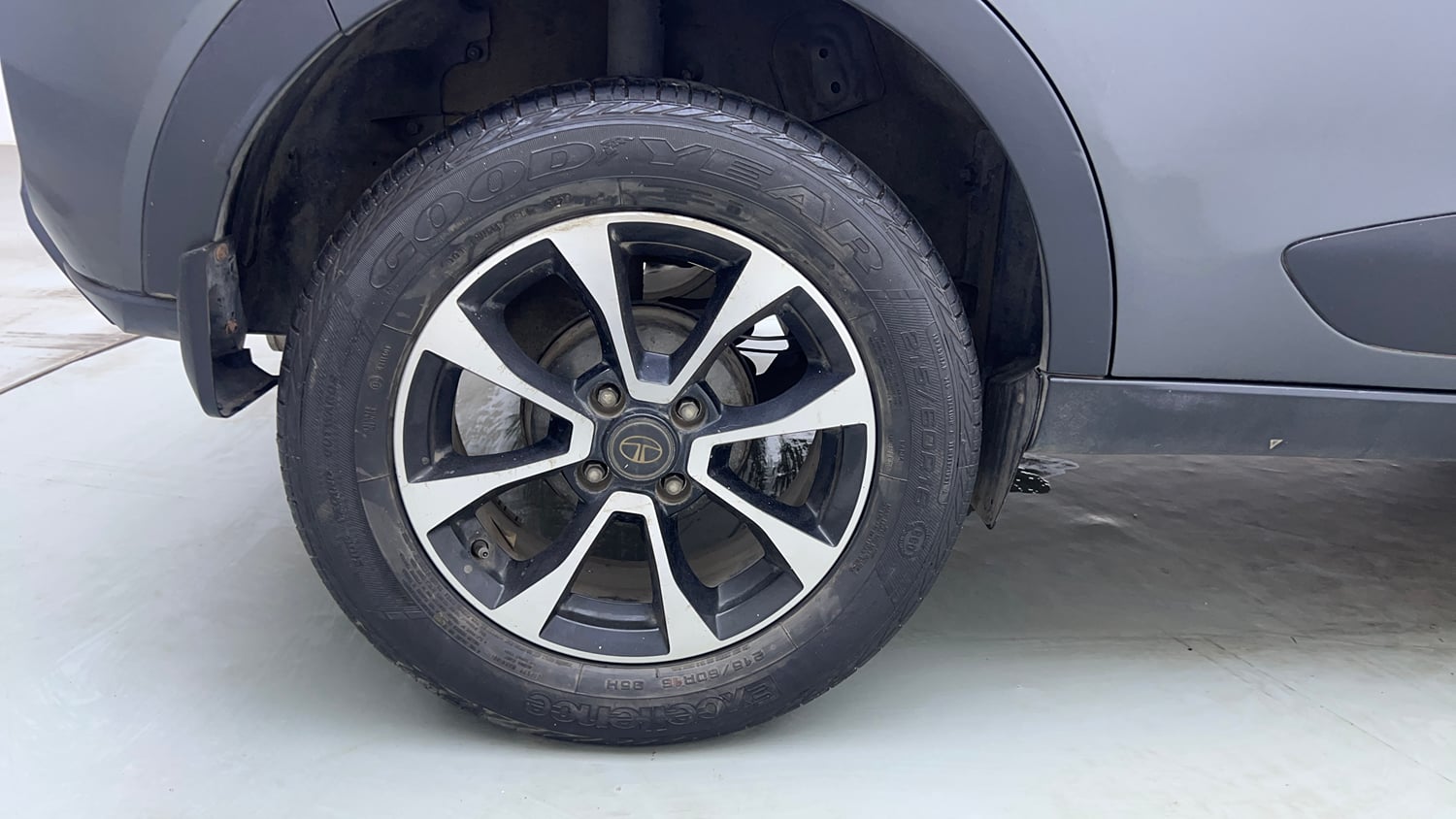Used 2020 Tata Nexon XZ Plus (O) Petrol Manual tyres RIGHT REAR TYRE RIM VIEW